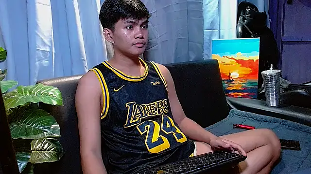 Snapshot of Alexx_143 chatting on 01-06-26, 01:37 Alexx 143 online show from 01-06-26, 01:37