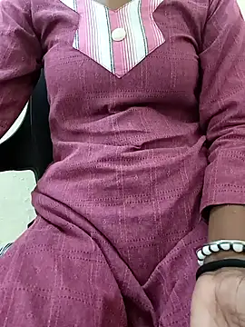 Snapshot of Alia-00 chatting on 10-05-25, 04:00 Alia-00 online show from 10-05-25, 04:00