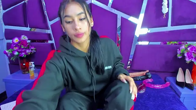 Miaa Davis  online show from 02-25-26, 02:43