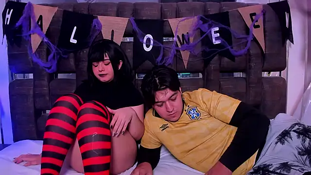 EmilyANDrew  online show from 10-31-25, 05:30