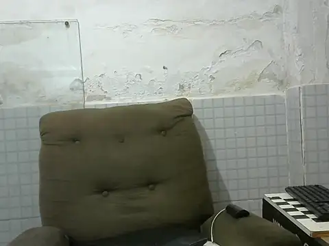 Snapshot of morenomascarado17 chatting on 10-13-25, 12:21 morenomascarado17 online show from 10-13-25, 12:21