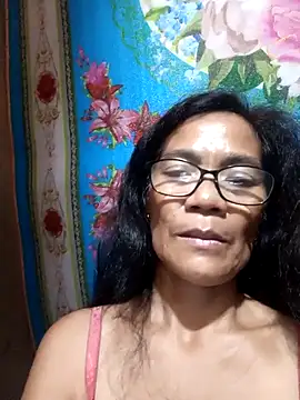 Snapshot of ImYourWoman_55 chatting on 10-12-25, 10:31 ImYourWoman 55 online show from 10-12-25, 10:31