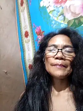 Snapshot of ImYourWoman_55 chatting on 10-24-25, 11:28 ImYourWoman 55 online show from 10-24-25, 11:28