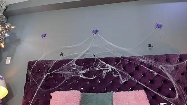 Snapshot of RedAngel1- chatting on 10-21-25, 04:46 RedAngel1- online show from 10-21-25, 04:46