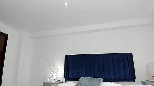 Snapshot of RedAngel1- chatting on 11-28-25, 05:15 RedAngel1- online show from 11-28-25, 05:15