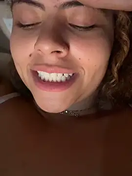 Chloe Leaozinho online show from 05-16-26, 12:29