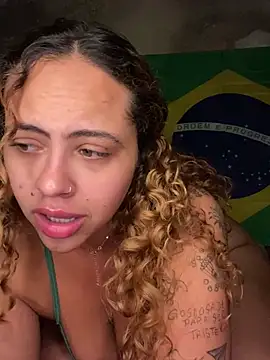 Snapshot of Chloe_Leaozinho chatting on 06-20-26, 01:52 Chloe Leaozinho online show from 06-20-26, 01:52