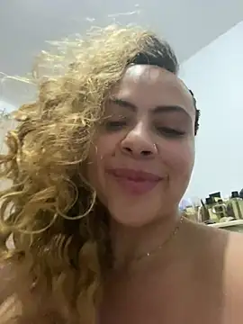 Snapshot of Chloe_Leaozinho chatting on 07-14-26, 02:05 Chloe Leaozinho online show from 07-14-26, 02:05