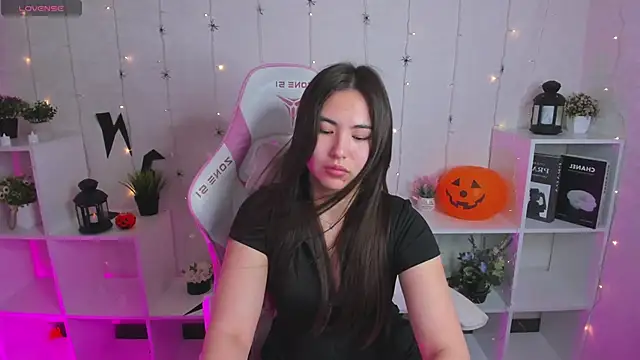 Snapshot of Megan_Williamms chatting on 10-29-25, 12:46 Megan Williamms online show from 10-29-25, 12:46