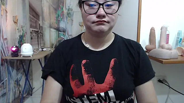 Snapshot of greeneyes_nurse chatting on 02-13-26, 06:59 greeneyes nurse online show from 02-13-26, 06:59