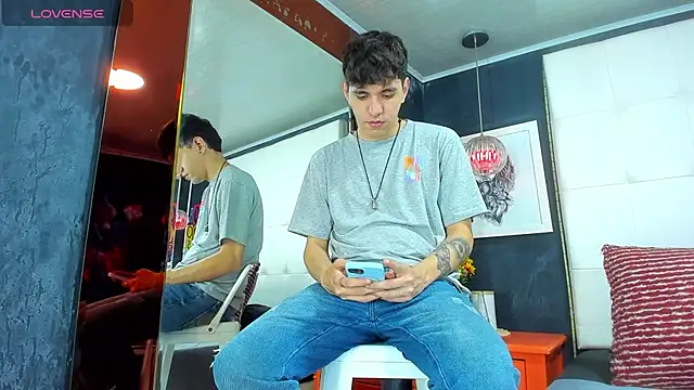 Snapshot of Matteo12_ chatting on 09-24-25, 04:05 Matteo12 online show from 09-24-25, 04:05