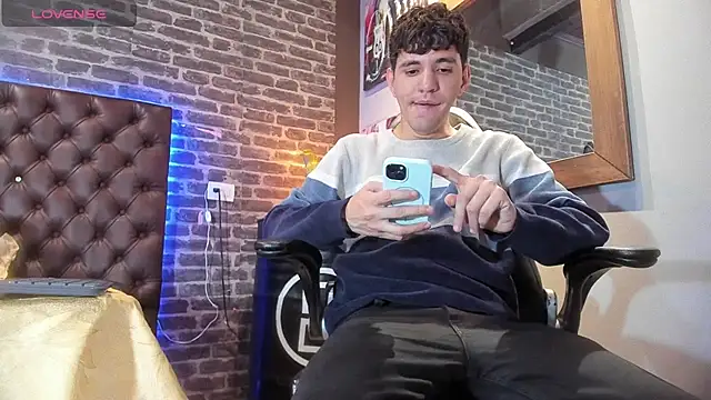 Snapshot of Matteo12_ chatting on 09-27-25, 03:55 Matteo12 online show from 09-27-25, 03:55