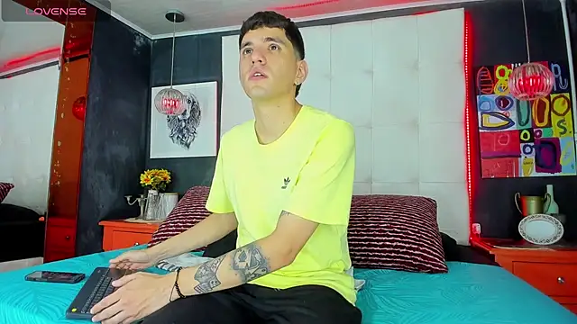 Snapshot of Matteo12_ chatting on 10-01-25, 09:43 Matteo12 online show from 10-01-25, 09:43