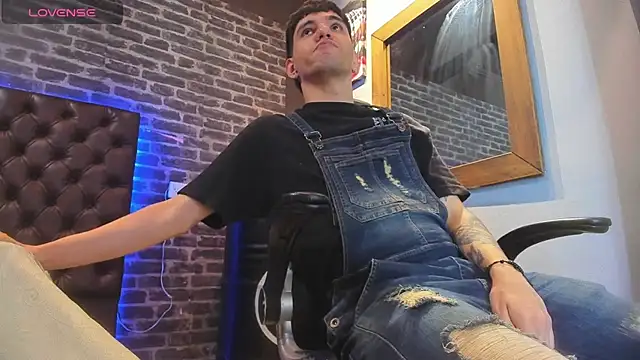 Snapshot of Matteo12_ chatting on 10-07-25, 03:58 Matteo12 online show from 10-07-25, 03:58