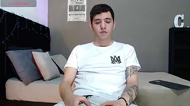 Matteo12  online show from 12-15-25, 04:50