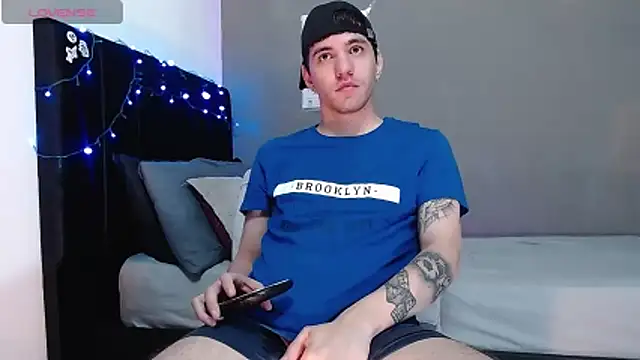 Matteo12  online show from 12-22-25, 05:48