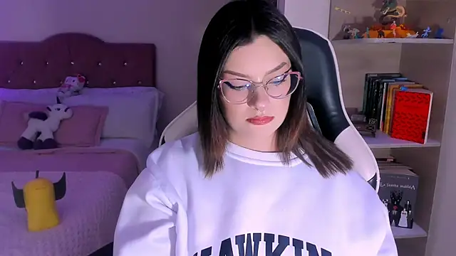 OphelianaRose33 online show from 01-06-26, 10:23