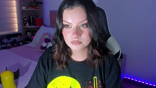 Snapshot of OphelianaRose33 chatting on 07-28-26, 03:32 OphelianaRose33 online show from 07-28-26, 03:32