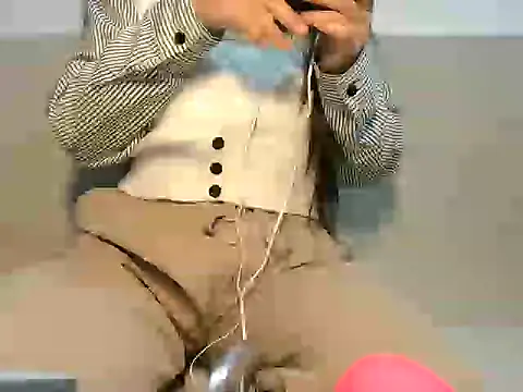 Snapshot of Zuuumon chatting on 12-17-25, 11:33 Zuuumon online show from 12-17-25, 11:33