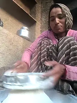 Snapshot of Hot_raaani chatting on 12-17-25, 01:44 Hot raaani online show from 12-17-25, 01:44