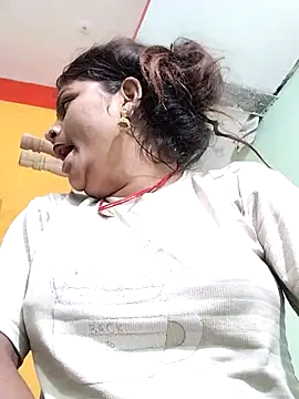 Snapshot of Hot_mirchjii chatting on 10-28-25, 03:21 Hot mirchjii online show from 10-28-25, 03:21