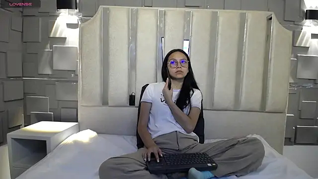 katalina07 1 online show from 04-17-26, 03:04