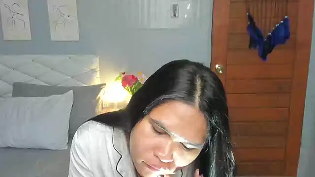 Snapshot of AlianaBlair chatting on 09-13-25, 01:00 AlianaBlair online show from 09-13-25, 01:00