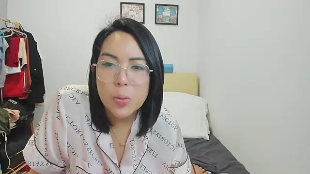 Rainy Ren online show from 10-23-25, 03:00