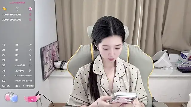 Snapshot of OiOi-666 chatting on 05-28-26, 01:36 OiOi-666 online show from 05-28-26, 01:36