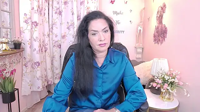 Snapshot of MyLovOne chatting on 11-19-25, 01:33 MyLovOne online show from 11-19-25, 01:33