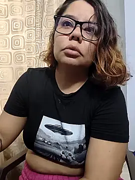 Snapshot of saenz_eymi chatting on 05-13-26, 05:10 saenz eymi online show from 05-13-26, 05:10