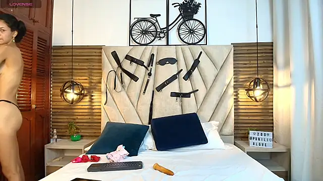 Snapshot of Cinthiabaker chatting on 11-08-25, 11:32 Cinthiabaker online show from 11-08-25, 11:32