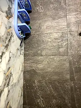 Linda Bellucci online show from 12-17-25, 08:04