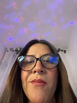 Snapshot of Linda_Bellucci chatting on 05-16-26, 05:04 Linda Bellucci online show from 05-16-26, 05:04