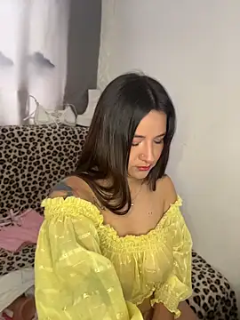 Snapshot of Linda_Bellucci chatting on 05-26-26, 01:18 Linda Bellucci online show from 05-26-26, 01:18