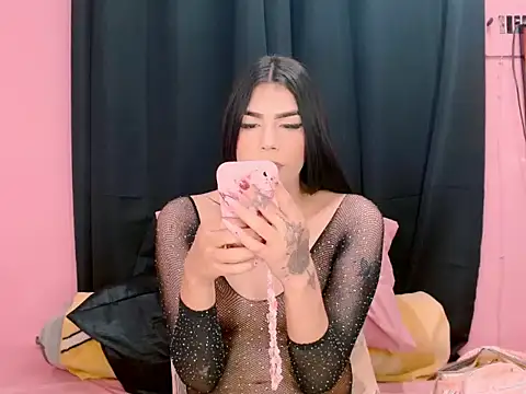 Snapshot of _crystal23_ chatting on 10-11-25, 04:44 crystal23 online show from 10-11-25, 04:44