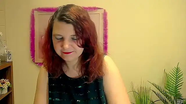 Snapshot of TwoBigSuns chatting on 12-19-25, 08:21 TwoBigSuns online show from 12-19-25, 08:21