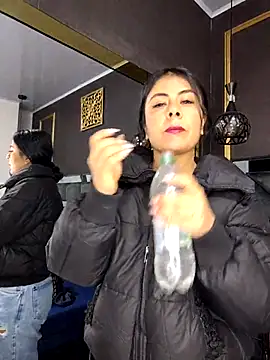 Snapshot of Aniajoness_ chatting on 11-28-25, 03:31 Aniajoness online show from 11-28-25, 03:31