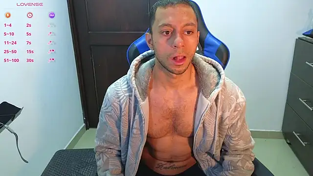 Snapshot of lelouch_97 chatting on 10-08-25, 11:30 lelouch 97 online show from 10-08-25, 11:30