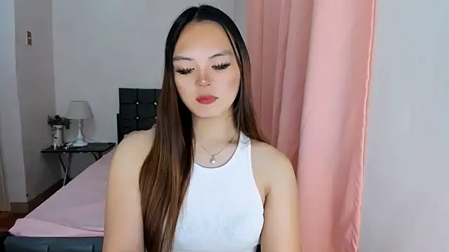 Snapshot of ameliamaureen chatting on 10-19-25, 01:12 ameliamaureen online show from 10-19-25, 01:12