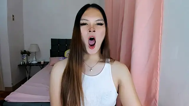 Snapshot of ameliamaureen chatting on 10-27-25, 02:32 ameliamaureen online show from 10-27-25, 02:32