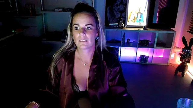 Mrs-Aurora online show from 10-18-25, 08:42