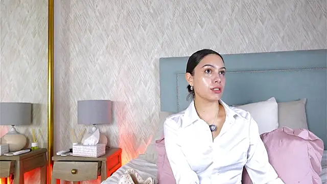 Snapshot of Sofy_Bradd chatting on 09-19-25, 08:05 Sofy Bradd online show from 09-19-25, 08:05