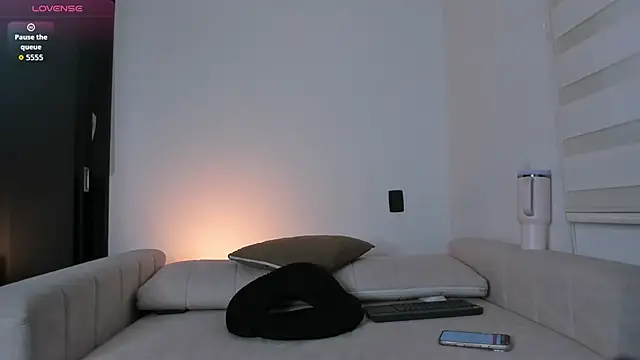 Snapshot of arianna_000 chatting on 06-16-26, 01:14 arianna 000 online show from 06-16-26, 01:14