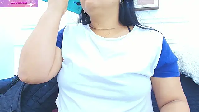 Snapshot of Daisy_Price chatting on 11-15-25, 10:45 Daisy Price online show from 11-15-25, 10:45