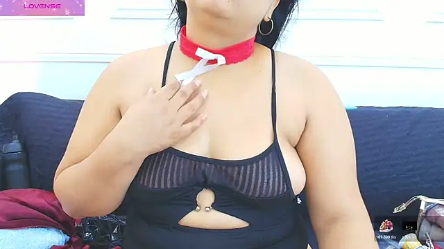 Snapshot of Daisy_Price chatting on 11-18-25, 11:03 Daisy Price online show from 11-18-25, 11:03