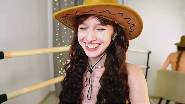 Snapshot of LeelooYolo chatting on 12-13-25, 07:53 LeelooYolo online show from 12-13-25, 07:53