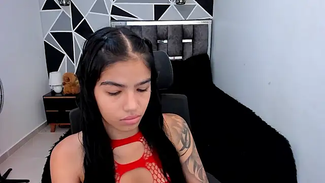 Snapshot of valeria-duarte chatting on 05-09-26, 02:22 valeria-duarte online show from 05-09-26, 02:22