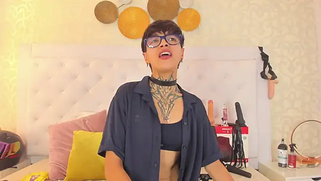 Snapshot of b3k_afrodict chatting on 10-19-25, 07:36 b3k afrodict online show from 10-19-25, 07:36