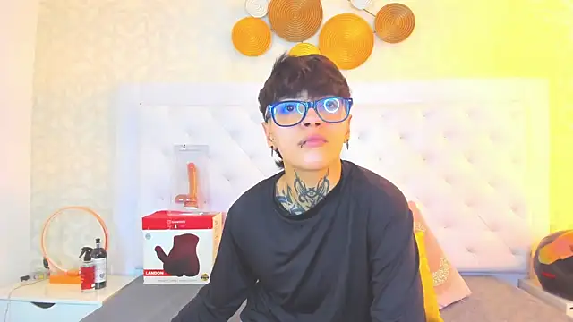 Snapshot of b3k_afrodict chatting on 10-28-25, 03:54 b3k afrodict online show from 10-28-25, 03:54